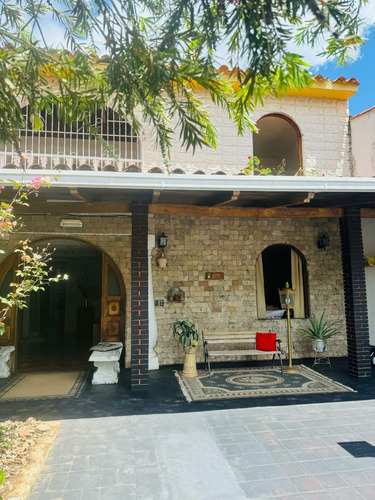 Se Vende Casa En San Antonio De Los Altos 550m2, 5h/5+½b/3p