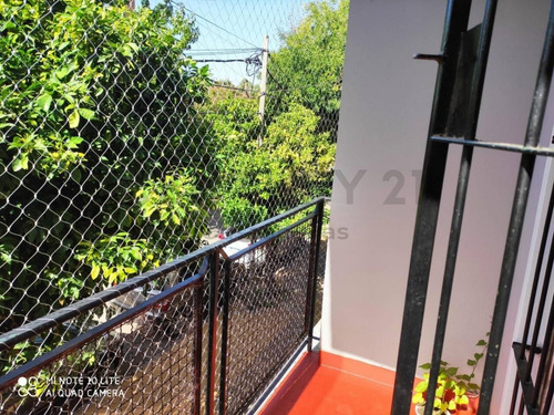 Imagen 14 de 14 de Departamento 3 Amb, 1ro Por Escalera Con Balcon, Excelente Estado