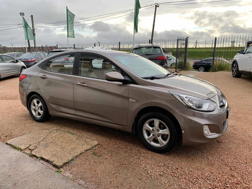 Hyundai Accent 1.5 Gls Mt 2012