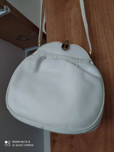 Linda Cartera De Cuero Blanca  $ 15