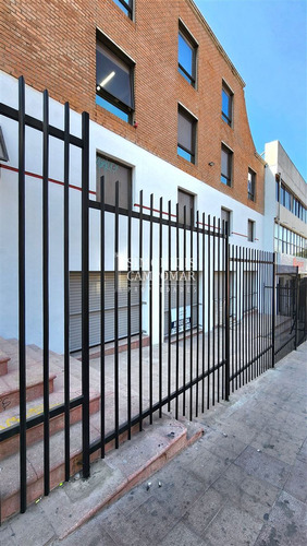 Local Comercial En Arriendo Planta Libre, Metro Plaza Maipú