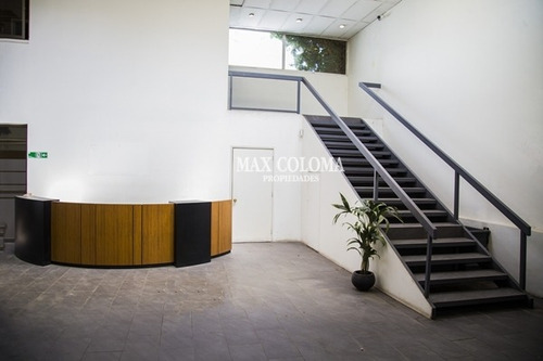 Local Comercial En Nueva Los Leones Esq. Andrés Bello
