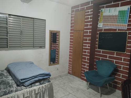 Casa Com 6 Quartos, Galpão E Banheiro.