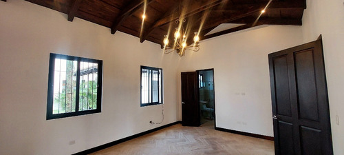 Imagen 14 de 21 de Lujosa Casa A 10 Minutos De #antiguaguatemala Dentro De Condominio Boscoso