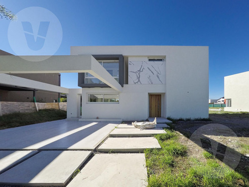 Casa En Venta Con Renta - Barrio Santa Juana, Canning