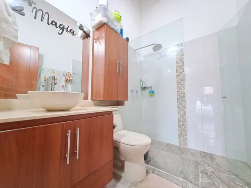 Casa En Venta En La Mota. Cod V17206