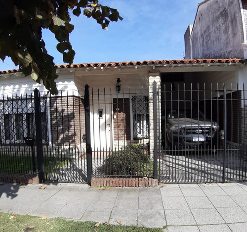 Venta Casa 5 Ambientes Bernal