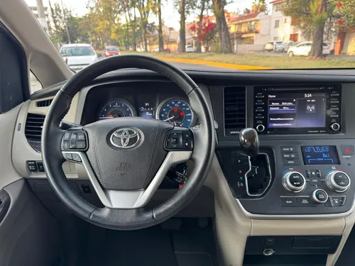 Toyota Sienna 3.5 Xle At