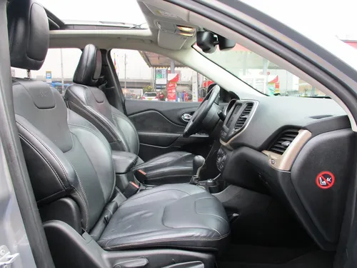 Jeep Cherokee LONGITUDE PLUS 4X4 3200CC AT AA