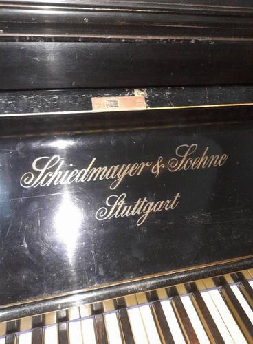 Hermoso Piano Vertical Schiedmayer Con Candelabros De Bronce Negro (Usado)
