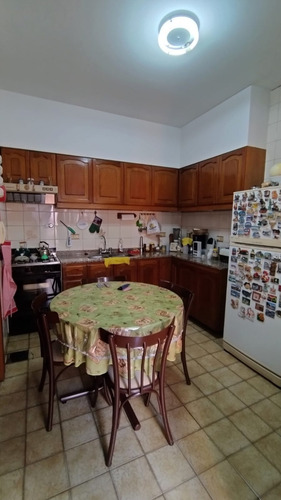 Excelente Casa De 4 Amb Con Jardin Patio Garage Y Terraza