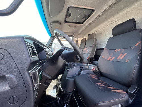 M.benz Accelo 1016 4x2 2020 Completa Com Baú Frigorífico Top