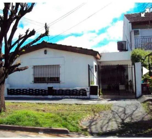 Casa En Venta - 4 Dormitorios 1 Baño - 240mts2 - Castelar, Morón