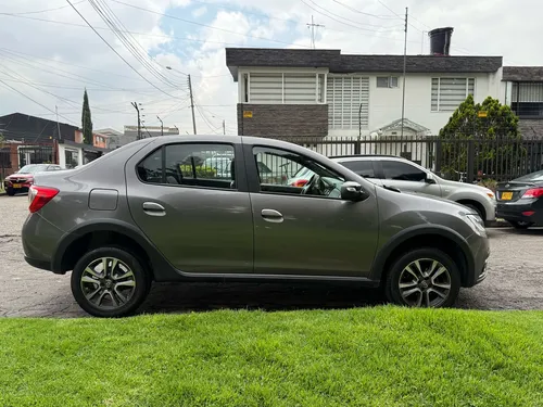 Renault Logan 1.6 Privilege / Intens
