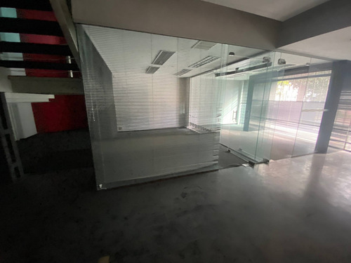Imagen 3 de 5 de Alquiler - Excelente Local Comercial Con Oficinas 700m2 - Ciudad Veja (plaza Zabala) - Circ. Durango Y Alzã¡ibar