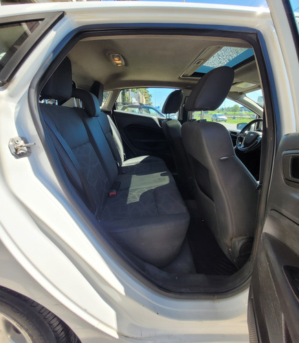 Impecable Ford Fiesta Kinetic 1.6 Design Titanium Año 2012