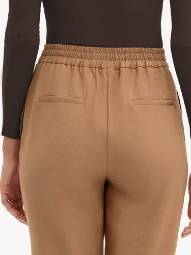 Calça Reta Regular De Alfaiataria Mocha Mousse Vilimara