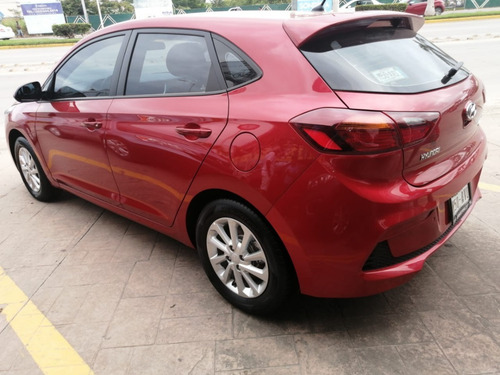 Imagen 6 de 15 de Hyundai Accent 2018 Rojo