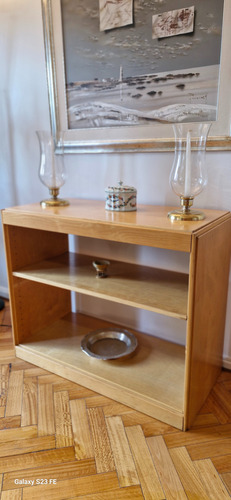Mueble Madera Con Estante. Diseño Italiano. Color Claro Marrón Claro (Usado)