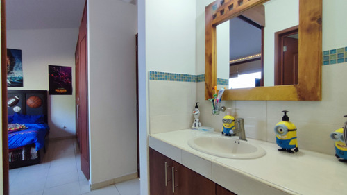 Casa En Venta En Colinas Del Bosque 3ra Seccion, Corregidora, 5 Habitaciones