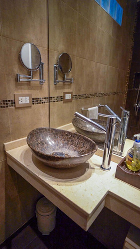 Casa En Excelente Ubicación En Banfield Este