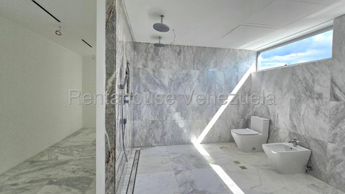 ¡¡apartamento Con Un Concepto Completamente Innovador, Amplias Panoramicas, Vista Privilegiada Y Urbanización Vip, Hermosa Sala Doble Altura! - Altamira - Luis Gomez - Mls #25-18504