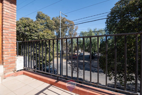 Venta Casa 5 Dorm Cochera Poeta Lugones Cba