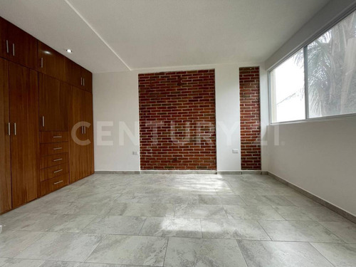 Venta De Casa, 3 Recamaras Con Closet, 3 Baños, Amplio Jardín Con Terraza