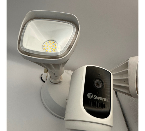 Cámaras Wifi De Seguridad Swann Floodlight Con Reflector (Usado)