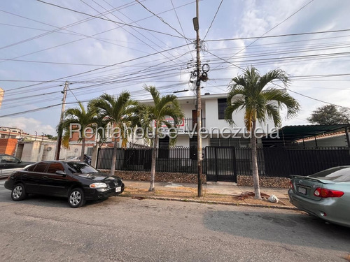 Acogedor Espacio En Planta Alta De Casa Comercial, Lara, Barquisimeto // Paola Bello // Rah Centroccidente // #25-19635