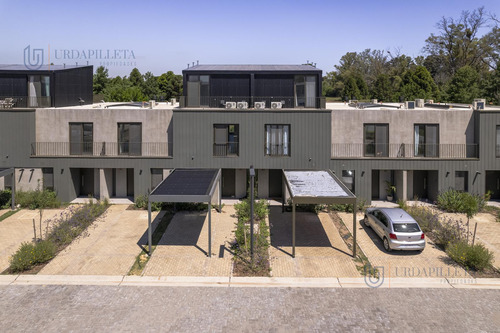 Townhouse En Venta De 3 Ambientes Con Galeria Y Jardin Privado En Oliden Joven