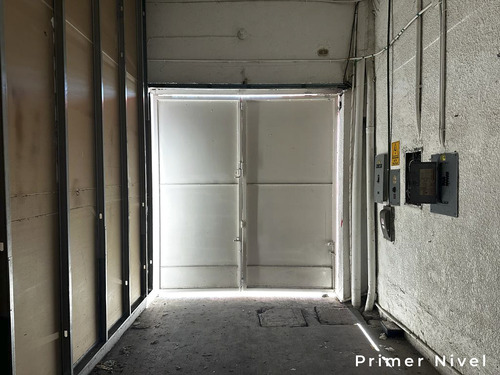 Renta De Edificio De Tres Pisos, En Avenida Prol Montejo, Para Adecuar