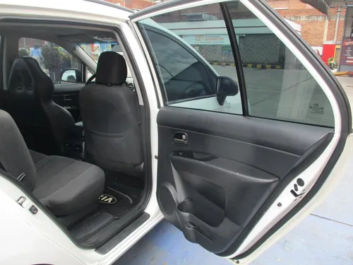 Kia Carens EX 2000CC AT AA
