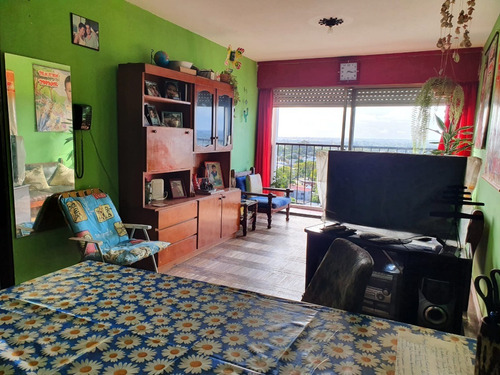 Imagen 4 de 12 de Inmobiliaria Rias Altas Vende Cómodo Apartamento En Piso Alto Con La Mejor Vista Desde El Cerro