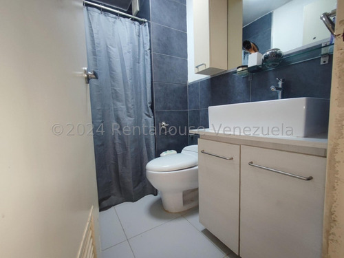 Amplio, Y Cómodo Apartamento En Venta. Lld