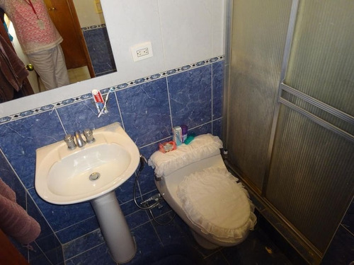Imagen 11 de 20 de * Casa De Dos Niveles En Venta Santa Paula Mls #21-15860