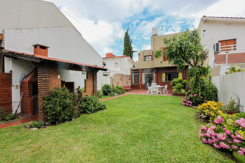 Venta De Casa 5 Ambientes Con Piscina En Haedo Sur