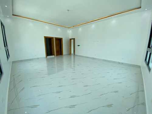 Lujosa Casa De 4 Habitaciones Y 2 Cocinas Con Línea Blanca Incluida De Venta En Villa María!