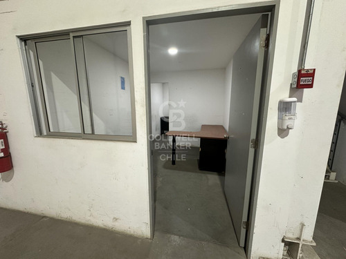 Bodega Con Oficina | Lampa