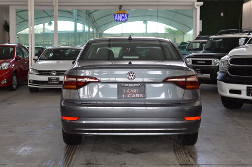 Imagen 4 de 9 de Volkswagen Jetta Comfortline Tiptronic 2019