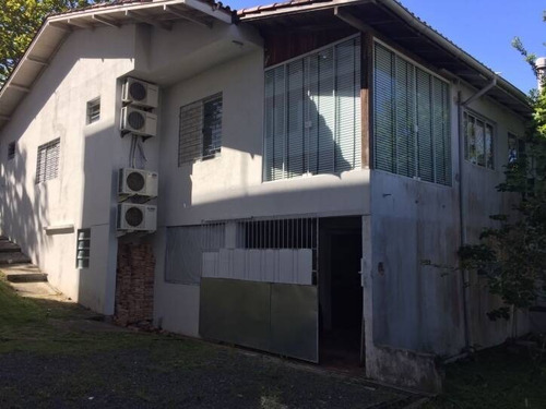 Casa Coqueiros, 5 Dormitórios, 3 Wc, 4 Vagas De Garagem - 2817