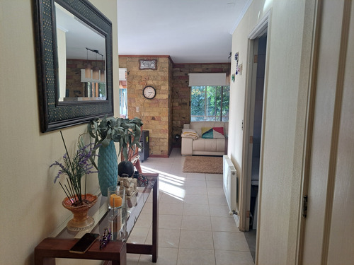 Casa Sólida Con Piscina En Condomio