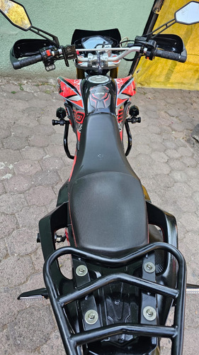 Motocicleta Cross Max 300cc. Roja 2024, 7,000 Km.