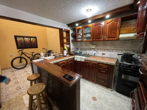 Casa En Venta En El Tesoro. Cod V1119