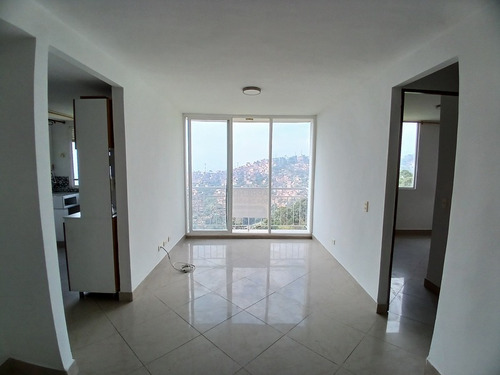 Apartamento En Arriendo Ubicado En Medellin Sector La Aurora (24109).