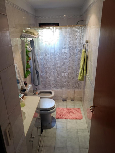 Venta Barrio Naon Chalet De 5 Amb. C/cochera.