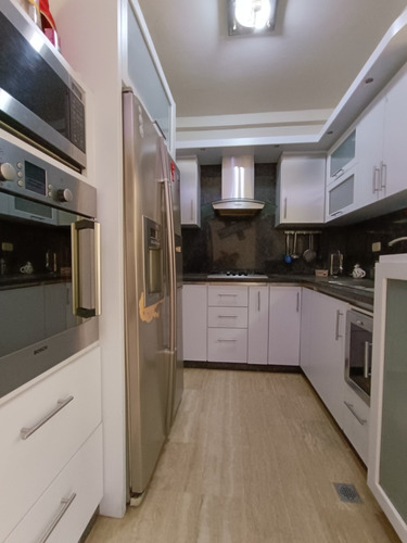 Leandro Araque Inzitu Realtors Vende Townhouse Amoblado En Residencias Mucubají Naguanagua Urb. Guayabal