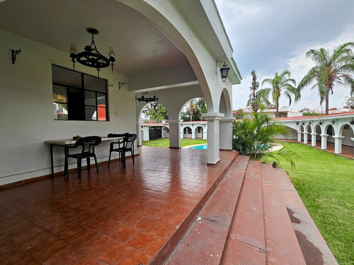Casa Sola En Venta En Un Solo Nivel En Jardines De Cuernavaca.