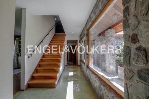 Casa De Piedra En Condominio Consolidado En Linderos