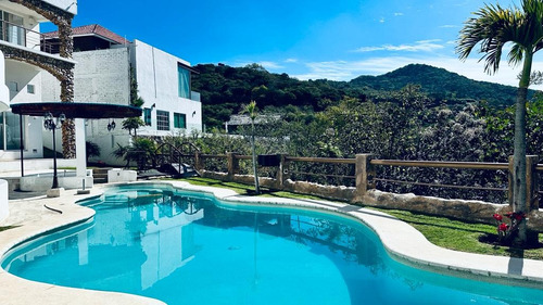 Renta Casa Santorini Con Vistas Expectaculares En 4 Habitaciones Con Baño De Un Stilo Único En Su Tipo, Alberca Climatizada Y Jardín Bonito. Todos Los Servicios En Fracc Rancho San Diego Ixtapal Sal